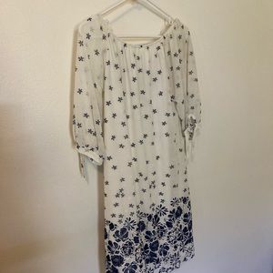 Whitedress w/ navy embroidery